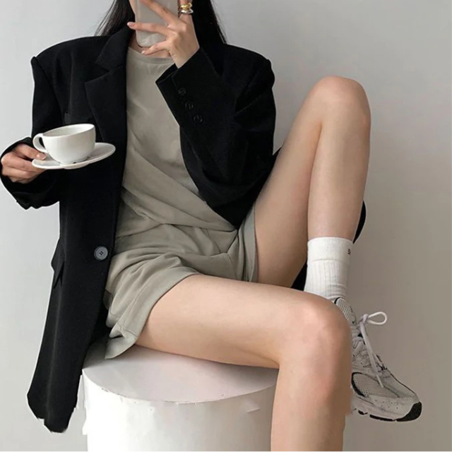 AURÈLIA - Blazer largo oversize con detalles de botones y corte entallado para mujer