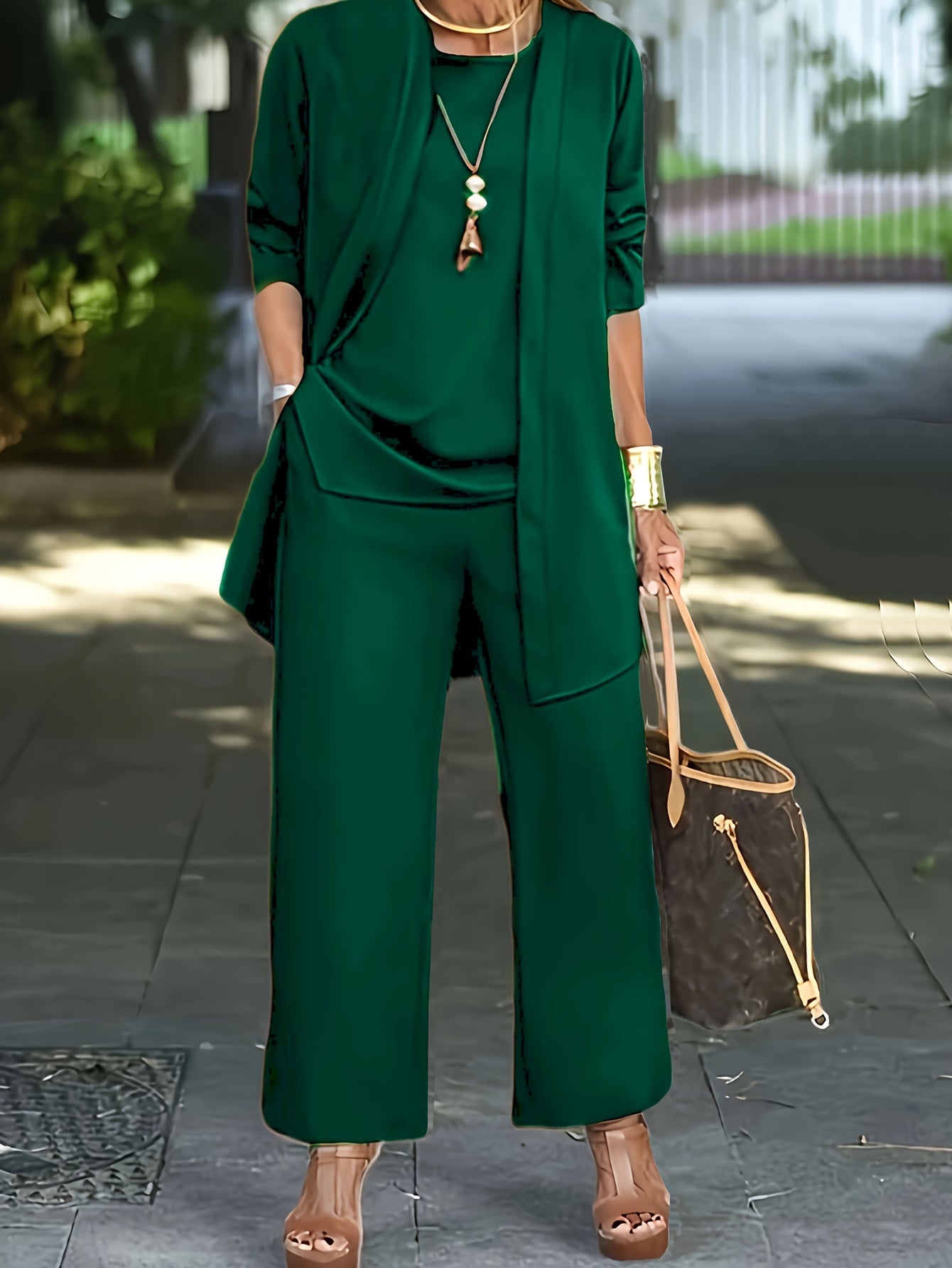 Conjunto chic de tres piezas con blazer, top y pantalón – LAYARA