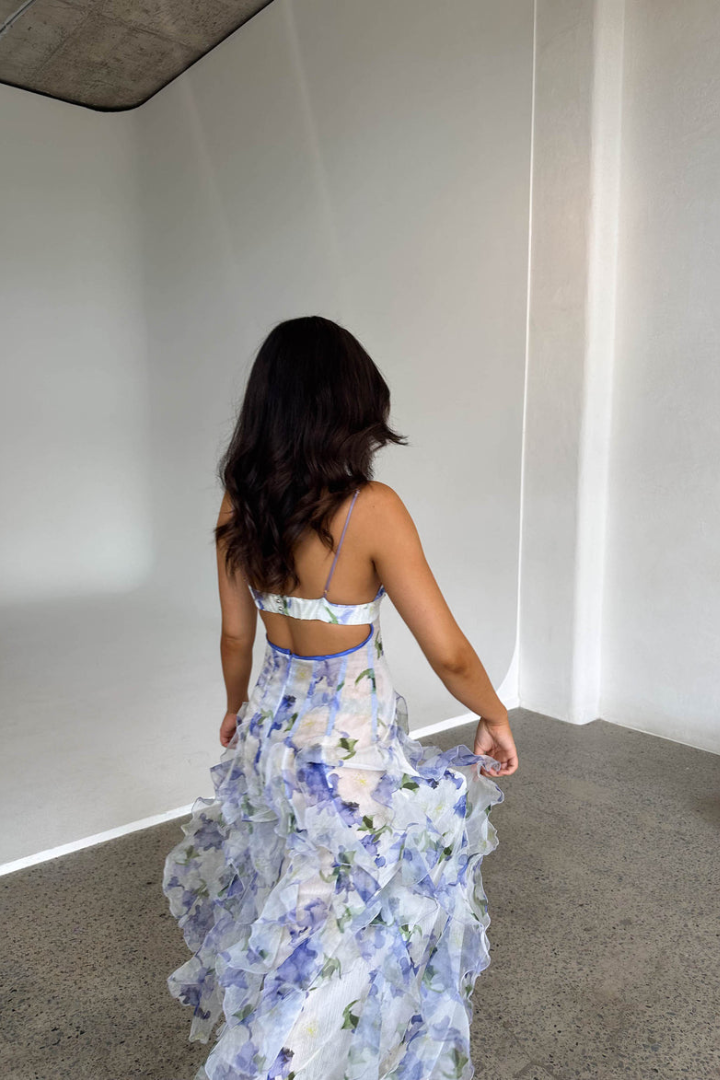 Vestido de verano con tirantes finos y falda en capas – JOSEFINA