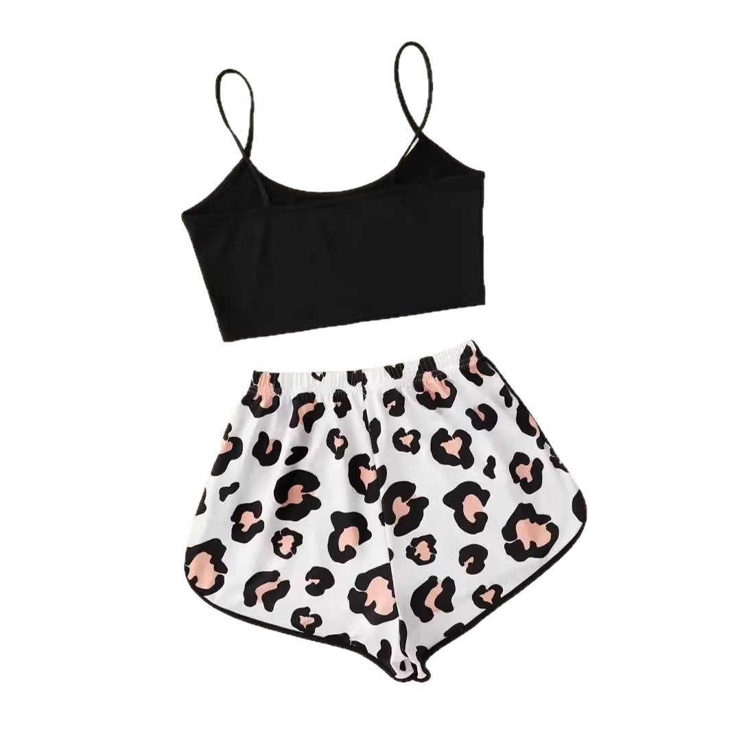 Pijama tipo lounge de mujer con top corto y short elástico – SIBYLLE