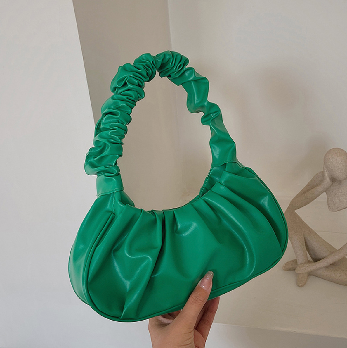 Bolso de mano elegante con diseño estructurado y asas superiores – TAVIANNA