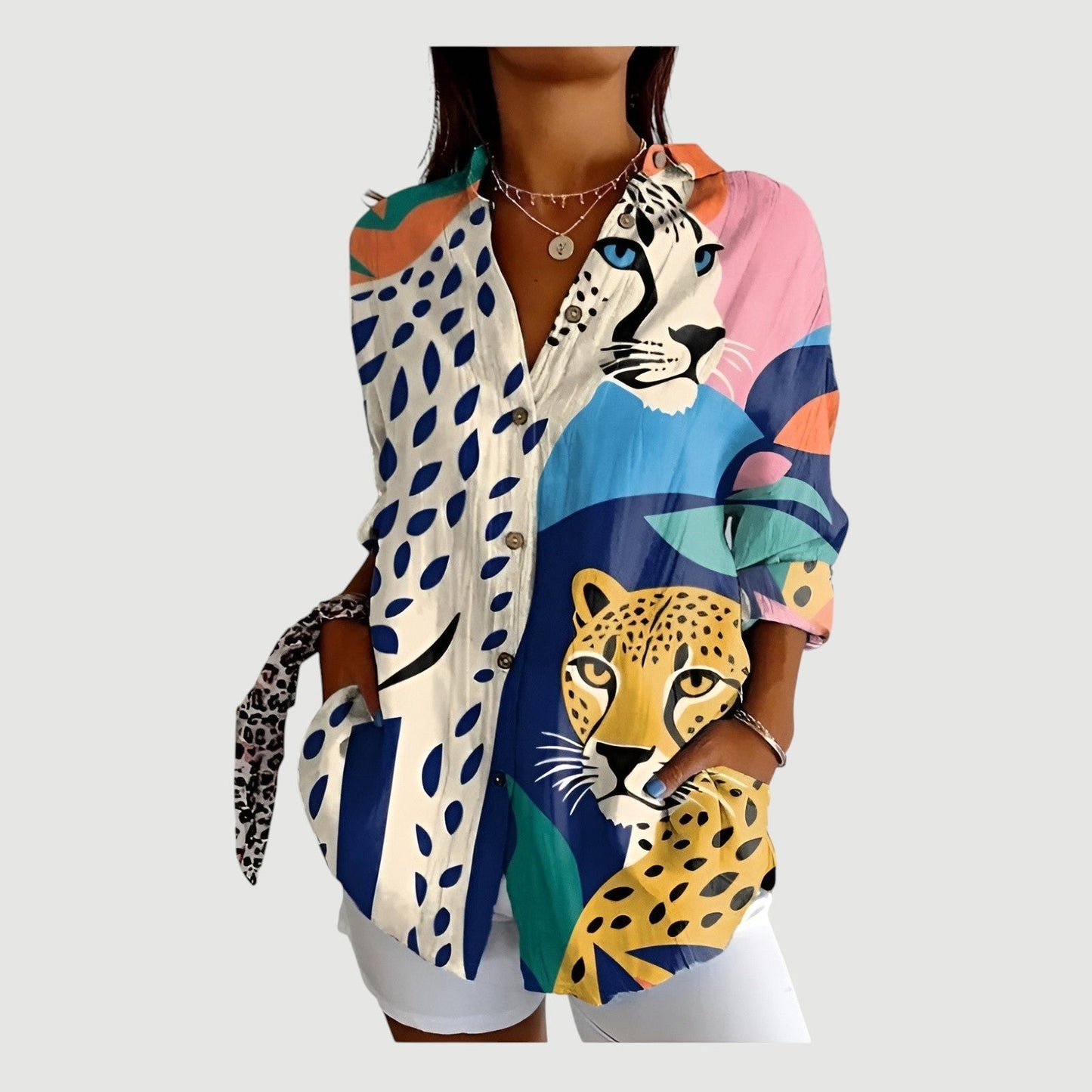 Blusa de mujer con estampado animal y botones – SAVINA