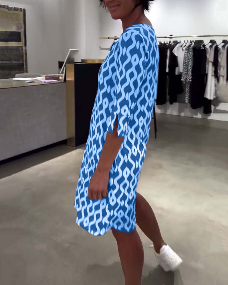 Vestido de verano con escote en V y estampado gráfico moderno – NAIKA