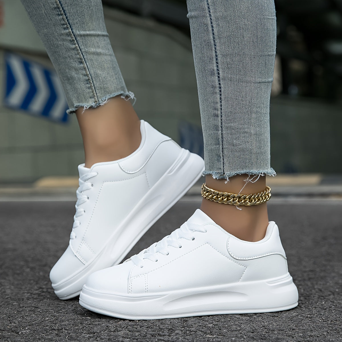 Zapatillas bajas de mujer con diseño limpio y plataforma elevada – HERTA
