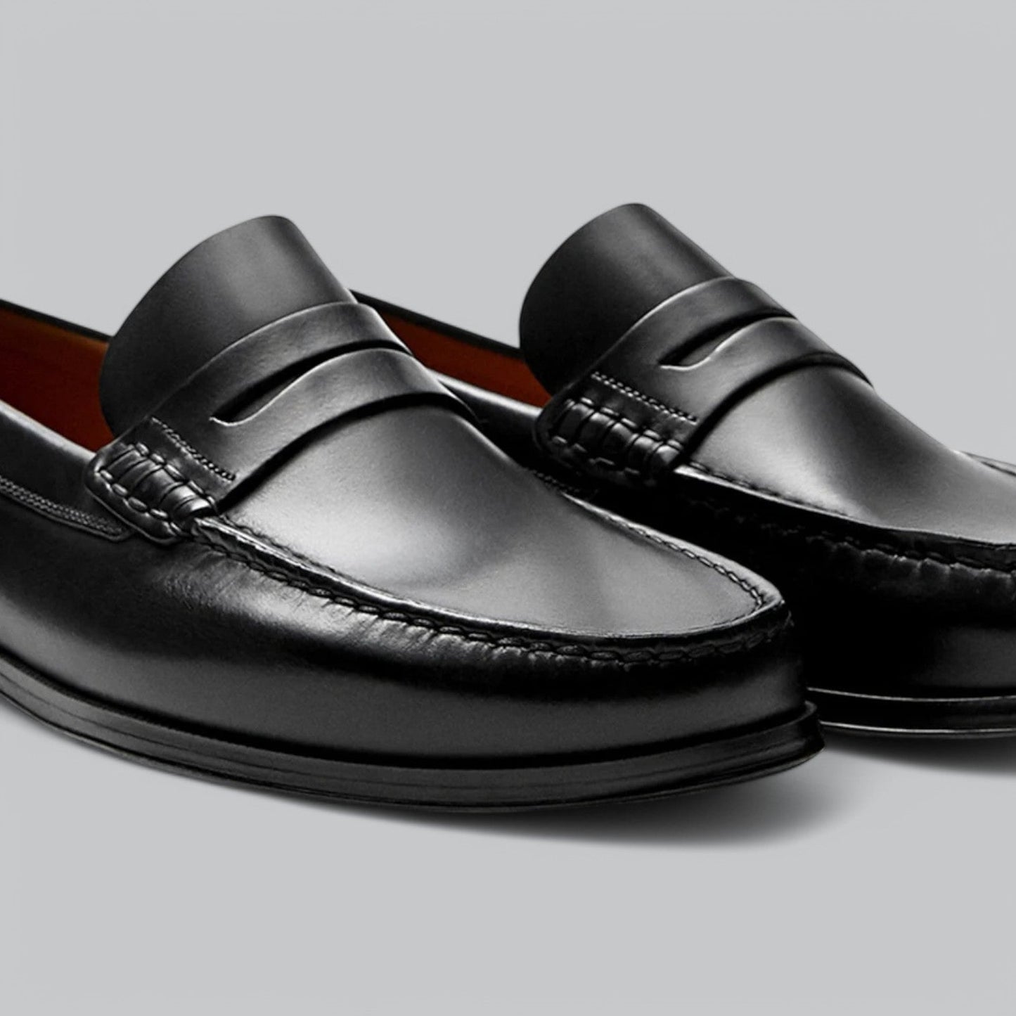 Mocasines clásicos de hombre con líneas depuradas y acabado elegante – ALVÉRON