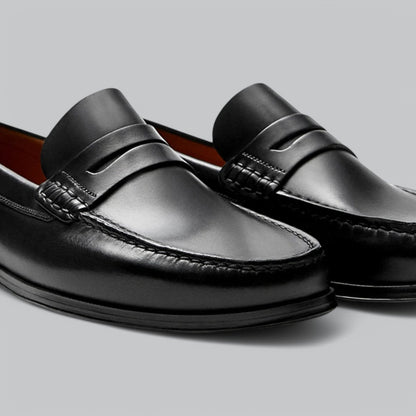 Mocasines clásicos de hombre con líneas depuradas y acabado elegante – ALVÉRON