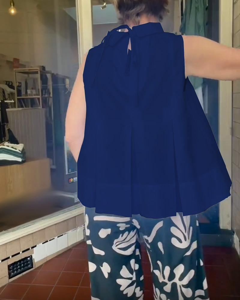 Top sin mangas de mujer con cuello alto y pliegue frontal – ELISARA