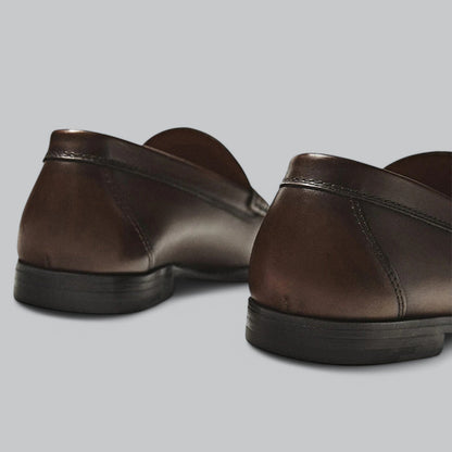 Mocasines clásicos de hombre con líneas depuradas y acabado elegante – ALVÉRON