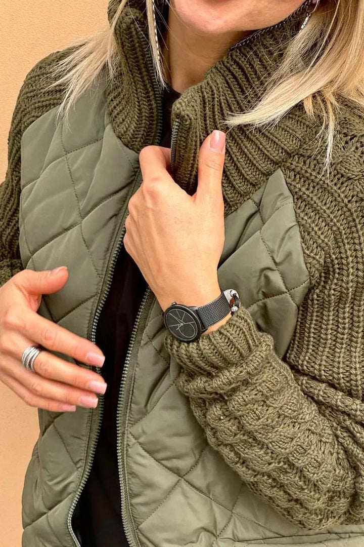 LEONA - Chaqueta informal en color sólido con cremallera y detalles de patchwork en contraste para mujer