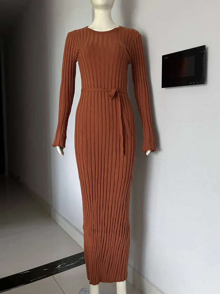 NEUS - Vestido largo ajustado de punto con diseño plisado y tela elástica para mujer