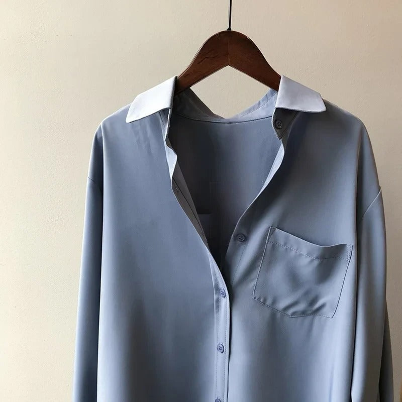 Blusa de satén sedoso con corte clásico y estilo refinado – DALIA