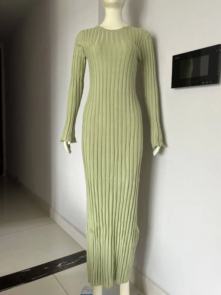 NEUS - Vestido largo ajustado de punto con diseño plisado y tela elástica para mujer