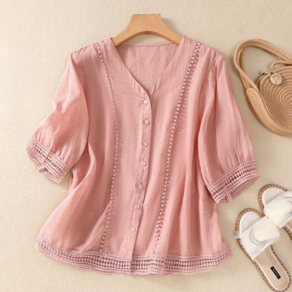 Blusa con escote en V, botones y detalles de encaje – RHIANA