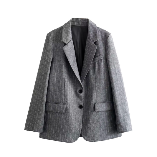 Blazer entallada de líneas clásicas con bolsillos de solapa – LÉONIE