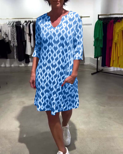 Vestido de verano con escote en V y estampado gráfico moderno – NAIKA