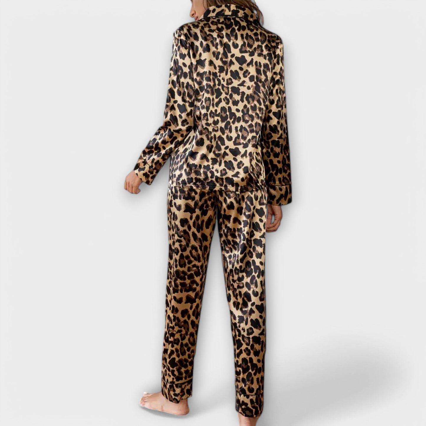 Pijama satinado con estampado de leopardo para mujer – CELESTE