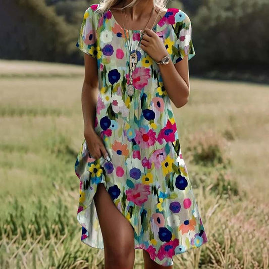 Vestido corto de mujer con estampado floral y diseño vaporoso – THIRENA