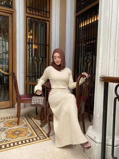 NEUS - Vestido largo ajustado de punto con diseño plisado y tela elástica para mujer