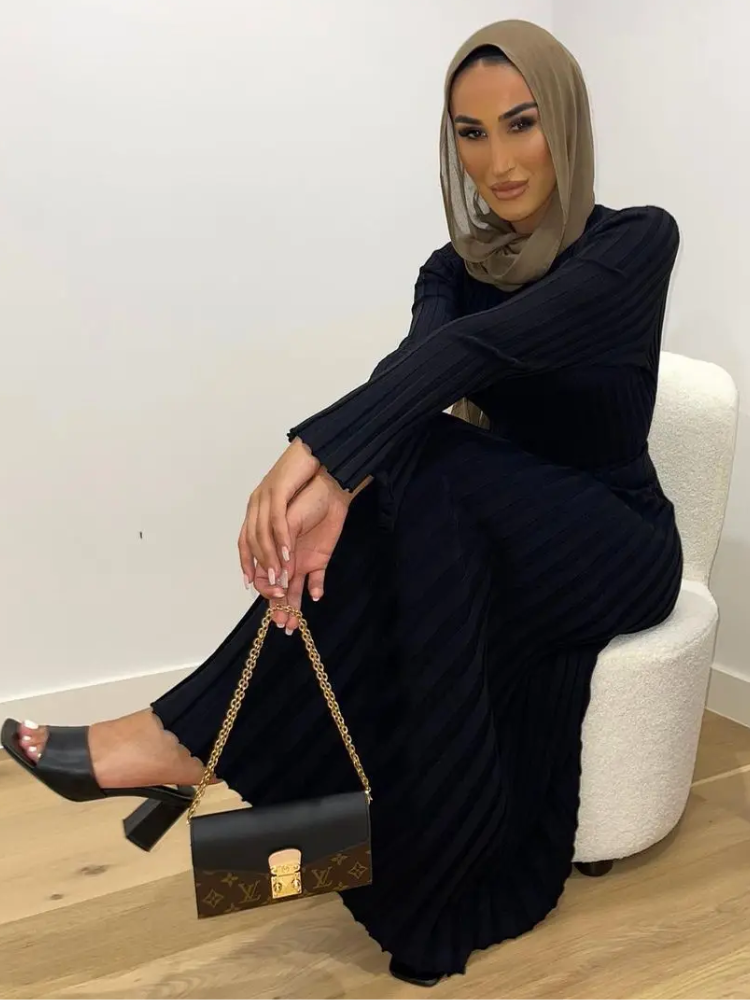 NEUS - Vestido largo ajustado de punto con diseño plisado y tela elástica para mujer