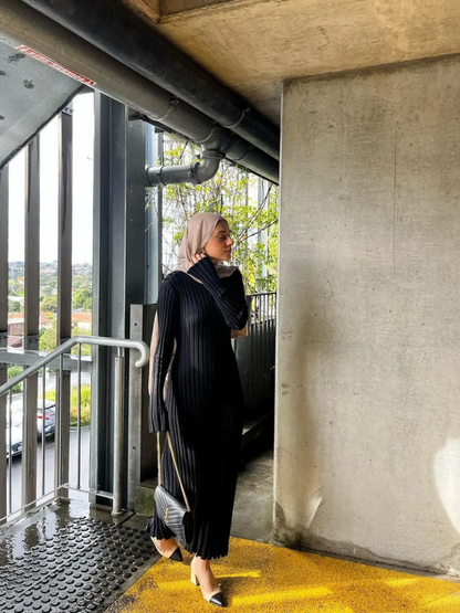 NEUS - Vestido largo ajustado de punto con diseño plisado y tela elástica para mujer