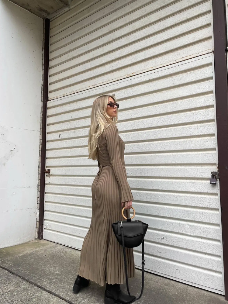 NEUS - Vestido largo ajustado de punto con diseño plisado y tela elástica para mujer