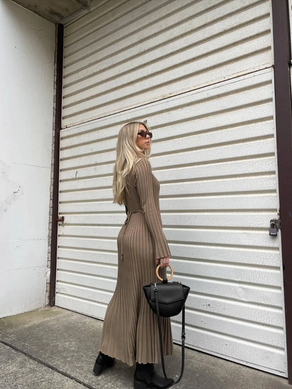 NEUS - Vestido largo ajustado de punto con diseño plisado y tela elástica para mujer