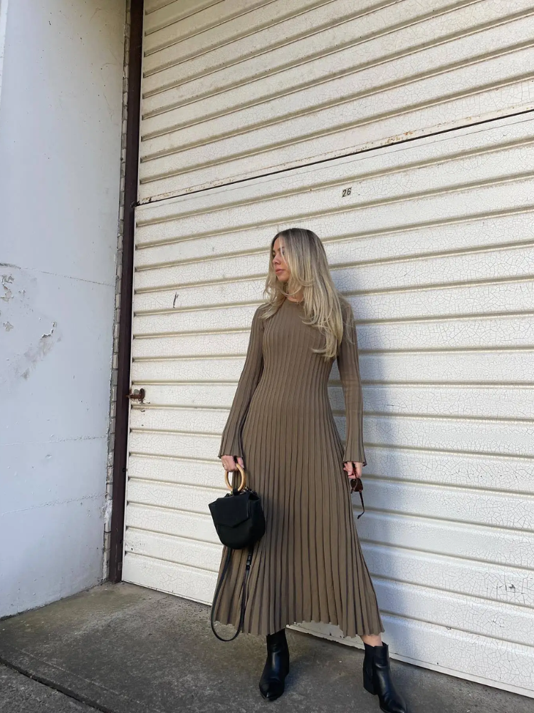 NEUS - Vestido largo ajustado de punto con diseño plisado y tela elástica para mujer