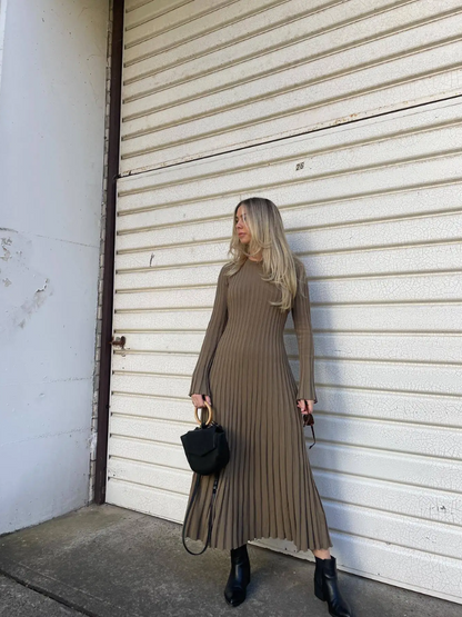 NEUS - Vestido largo ajustado de punto con diseño plisado y tela elástica para mujer