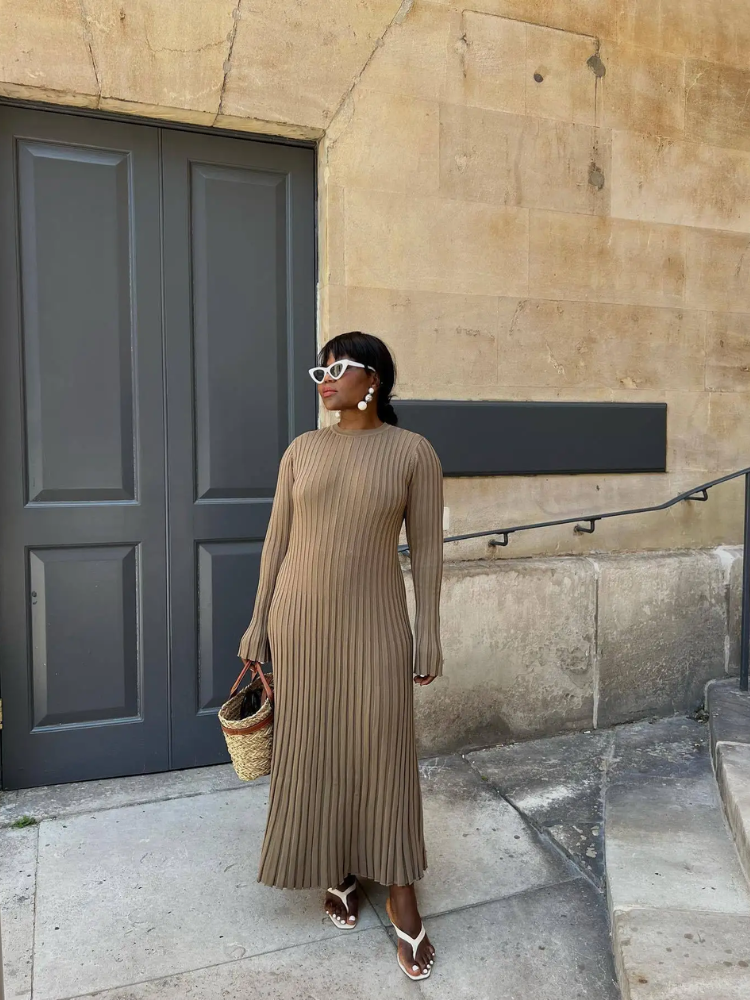 NEUS - Vestido largo ajustado de punto con diseño plisado y tela elástica para mujer