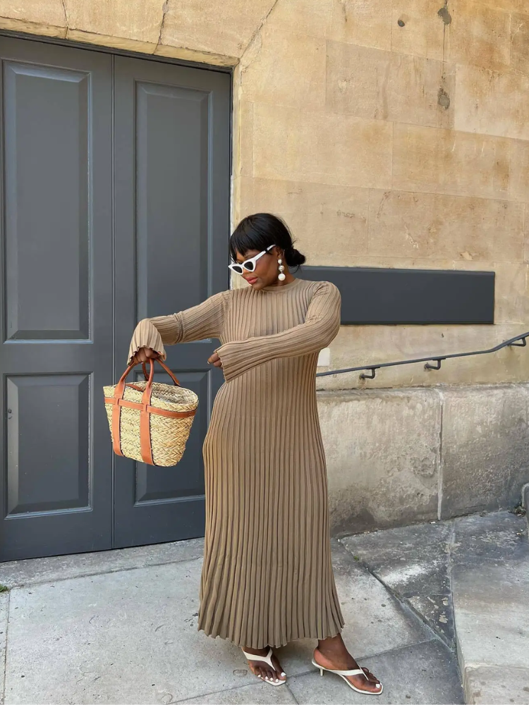 NEUS - Vestido largo ajustado de punto con diseño plisado y tela elástica para mujer