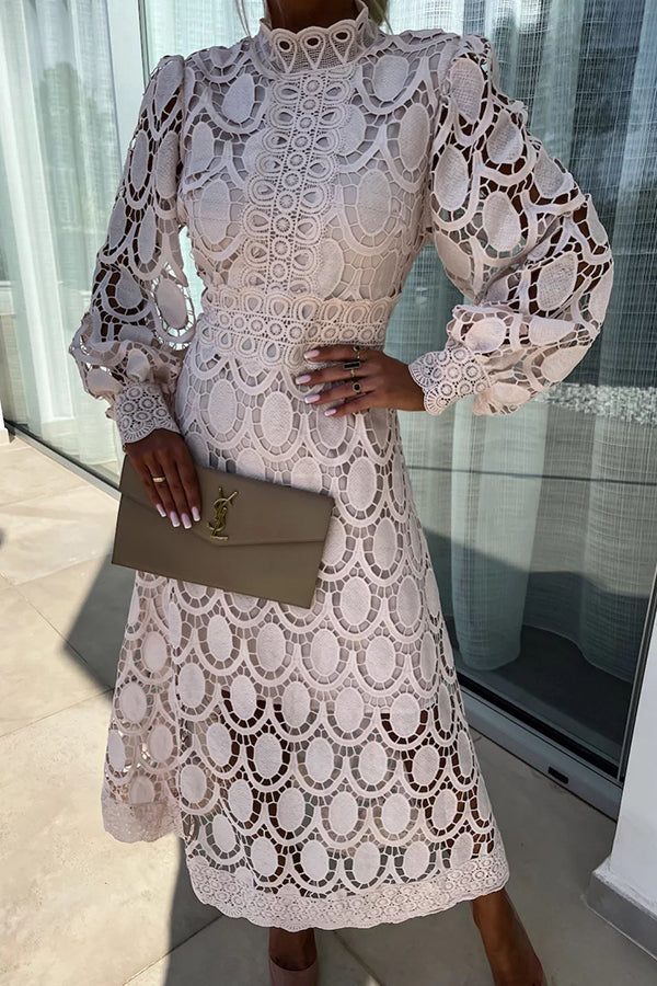 CADENZA – Vestido midi de encaje con mangas largas y estilo atemporal