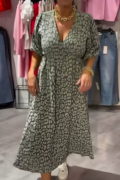 Vestido de verano con escote en V y corte fluido – DELANNA