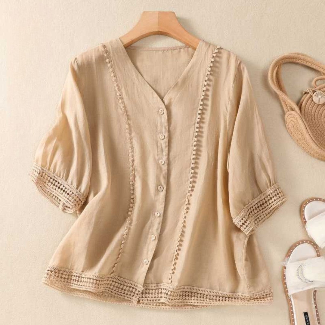 Blusa con escote en V, botones y detalles de encaje – RHIANA