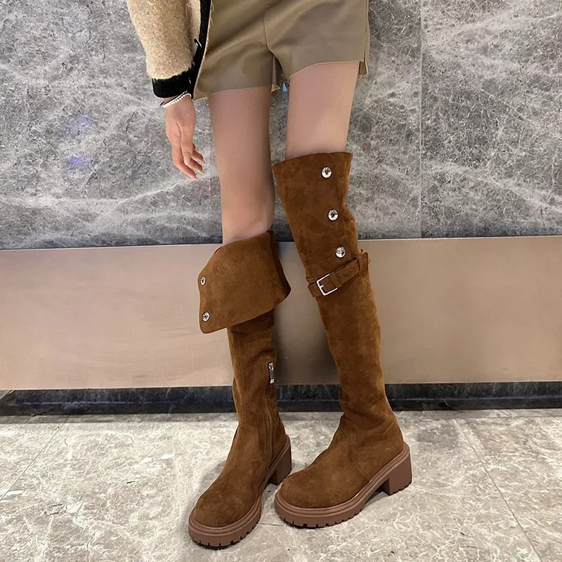 VIOLA - Botas overknee con plataforma y detalles metálicos para mujer