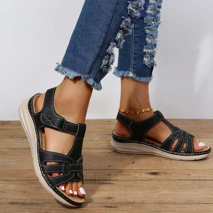 Sandalias de ante en negro y marrón con tacón cómodo – SUMERIA