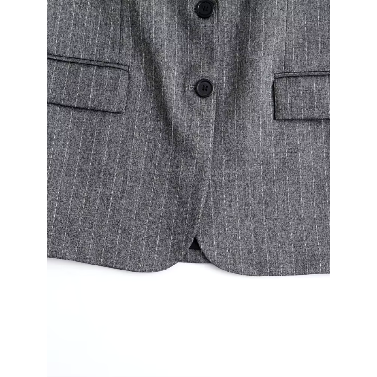 Blazer entallada de líneas clásicas con bolsillos de solapa – LÉONIE