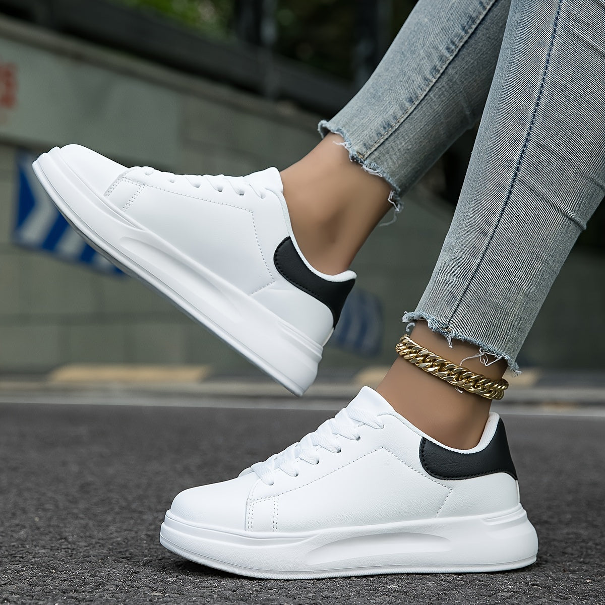Zapatillas bajas de mujer con diseño limpio y plataforma elevada – HERTA