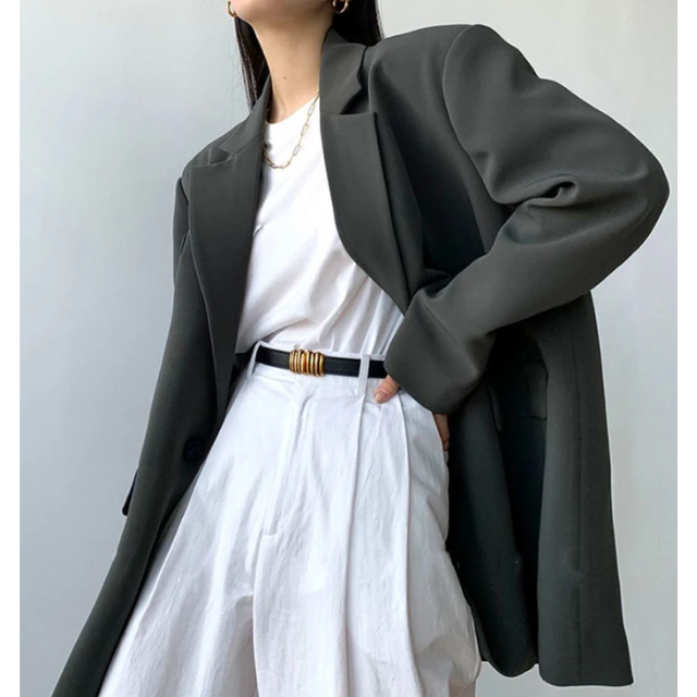 AURÈLIA - Blazer largo oversize con detalles de botones y corte entallado para mujer