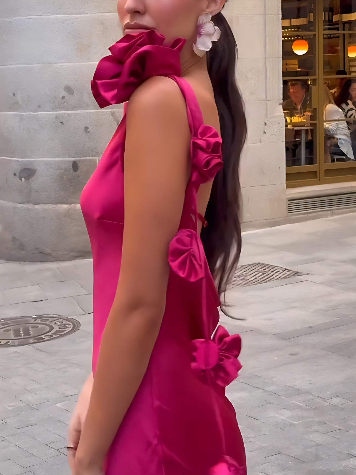 Vestido largo de noche con detalle floral para invitadas elegantes – SOFIA