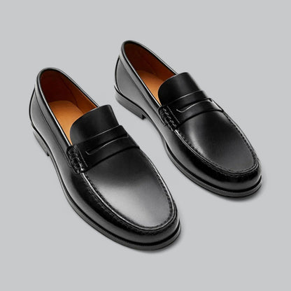Mocasines clásicos de hombre con líneas depuradas y acabado elegante – ALVÉRON