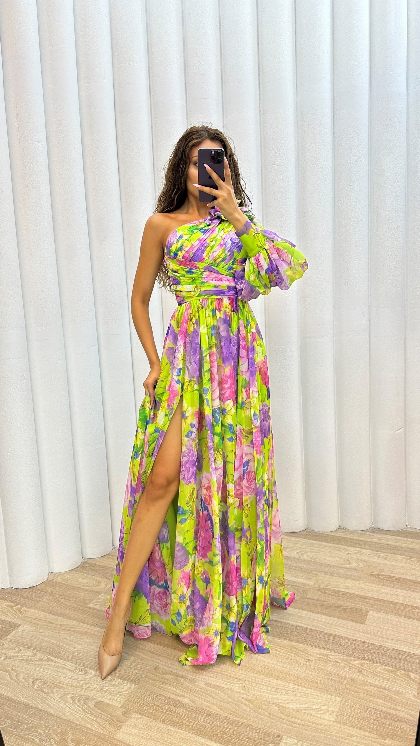 Vestido largo floral con hombro descubierto – Elanisse