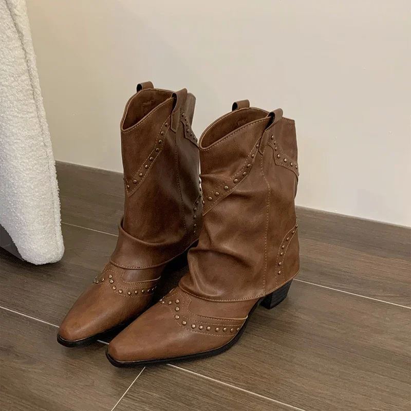 LLORENÇA - Botines western con tachuelas y tacón medio para mujer