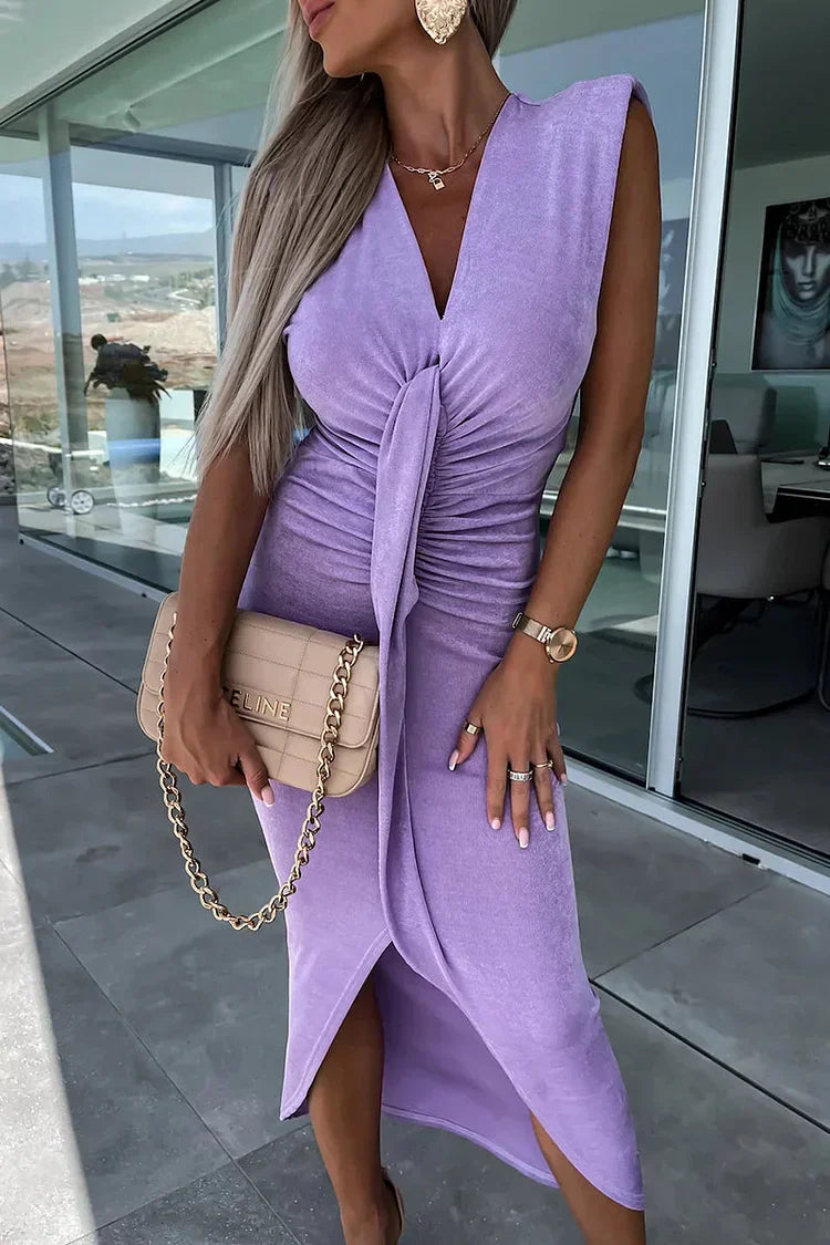 Vestido elegante con escote en V y pliegues asimétricos – LUMINA