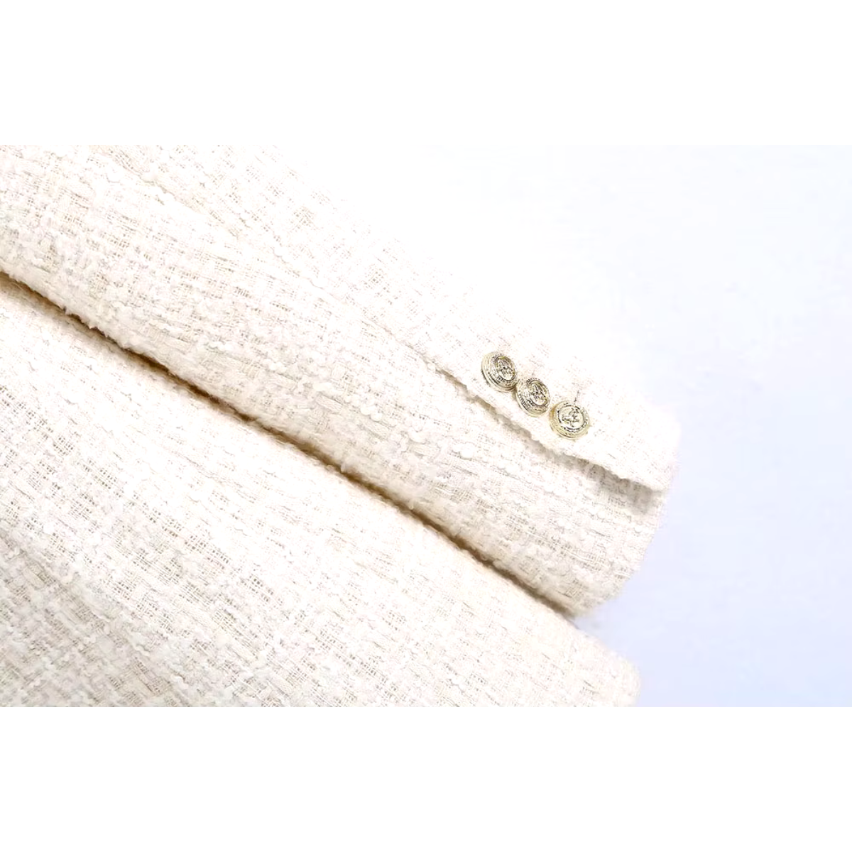 Blazer blanca entallada con doble botonadura – LÉONIE