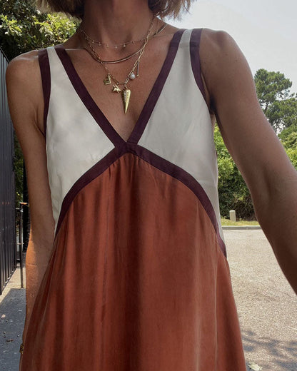 Vestido largo con escote en V y corte fluido – Lirenza