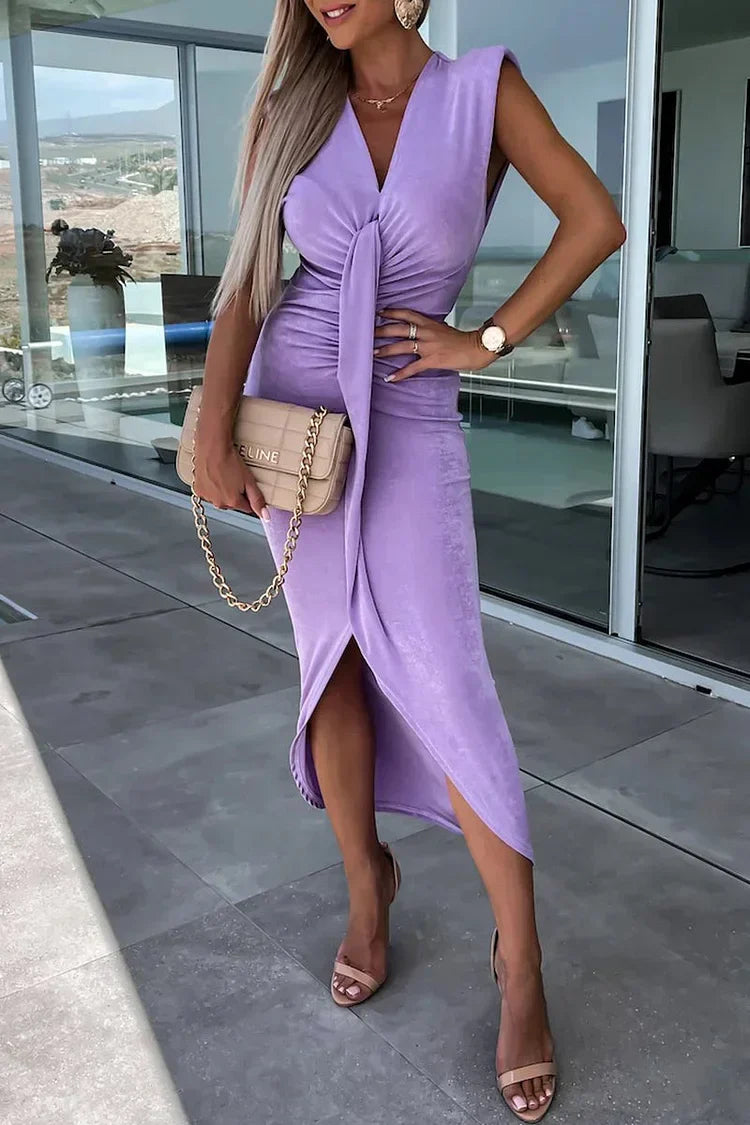 Vestido elegante con escote en V y pliegues asimétricos – LUMINA