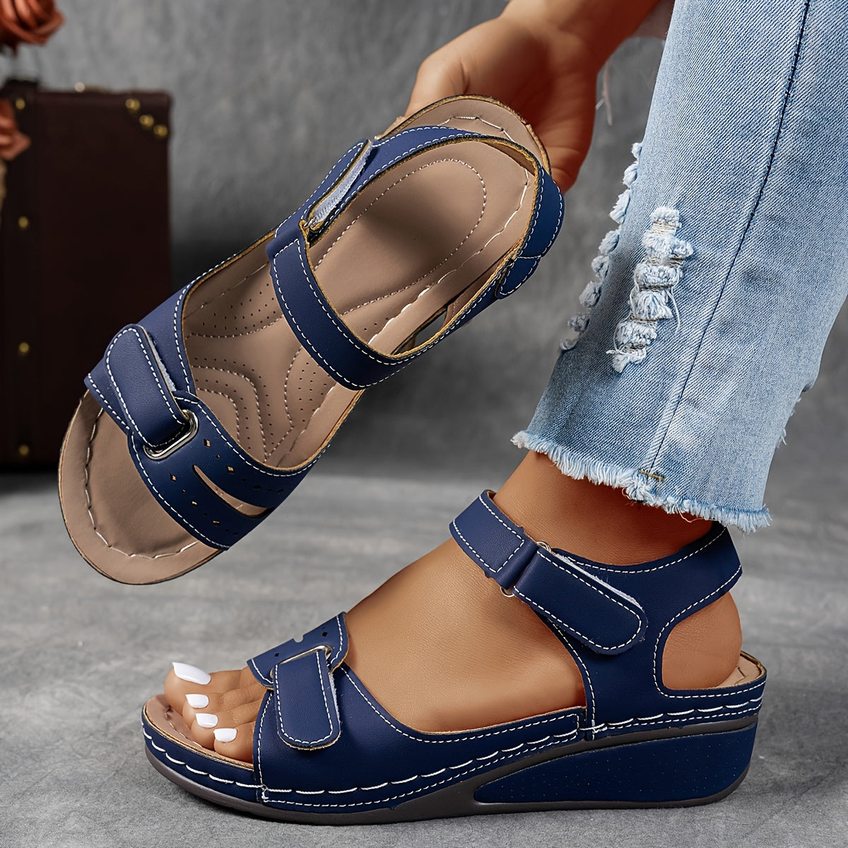 Sandalias con cuña cómodas y ajustables para mujer – ROMINA ELEVATE