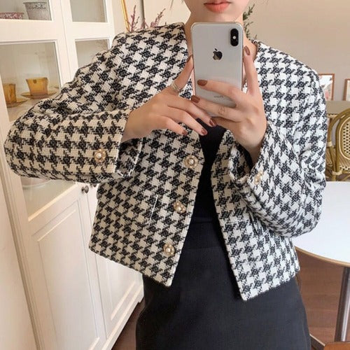 Elizabeth - Abrigo corto elegante con cuello en V y botones de perla y diseño tipo pata de gallo para mujer Negro