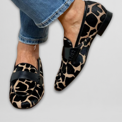 Mocasines de mujer con relieve gráfico y detalle de banda – IVETA