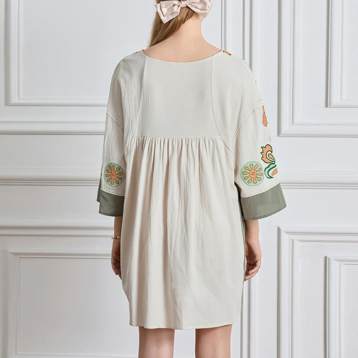 Vestido tipo túnica de mujer con escote en V y bordados decorativos – MABRIELA